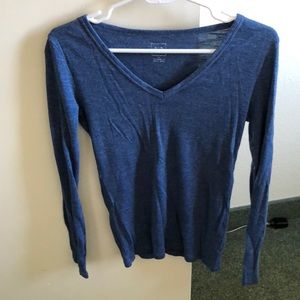 Blue long sleeved gap sweater